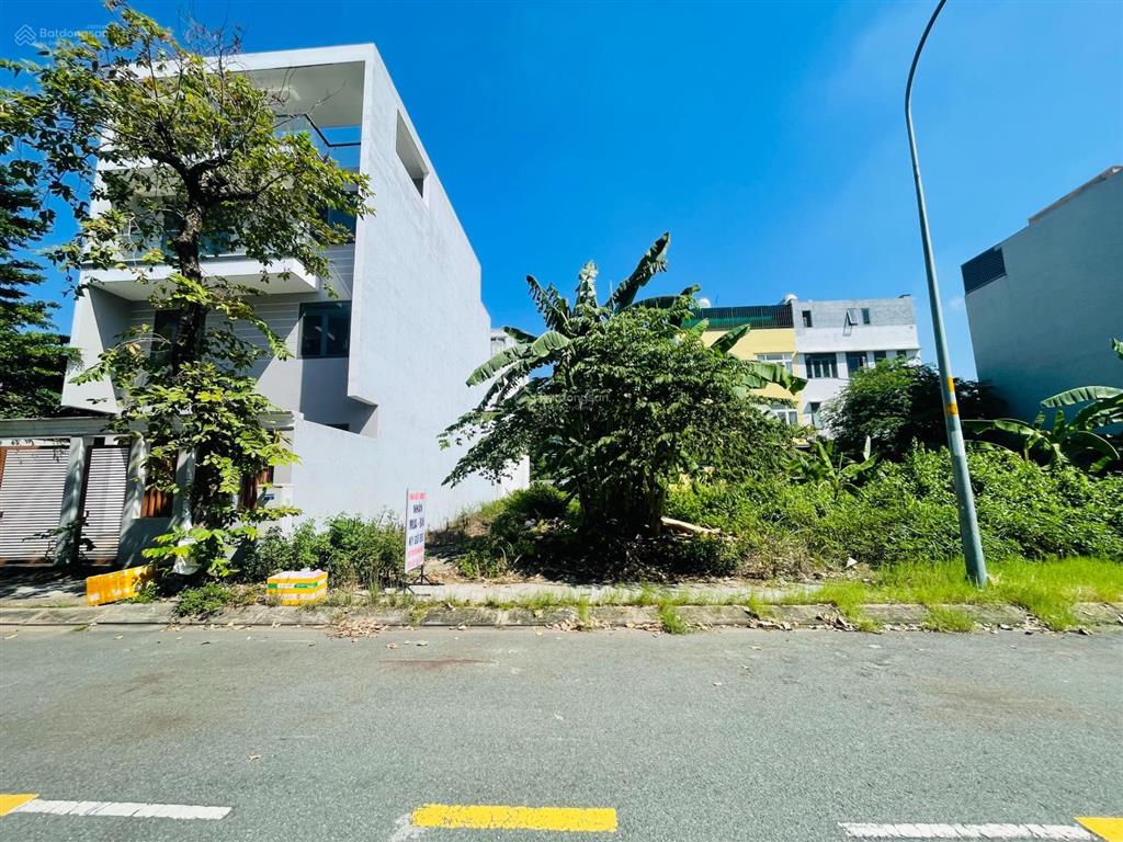 Bán lô biệt thự invesco cát lái, dt 10x20m (200m2), giá bán 54 triệu/m2, xây 1 hầm 1 trệt 3 lầu