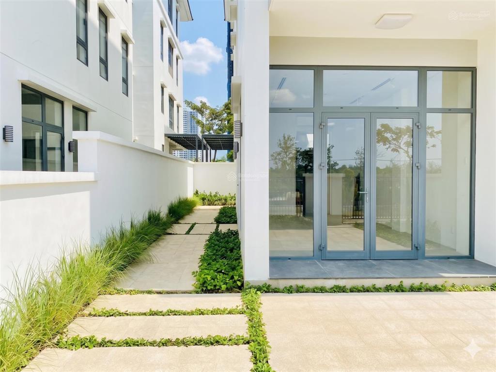 Bán nhà phố lavila 2 cát lái  dt 119m2  1 trệt 3 lầu  sân đậu 2 ô tô  nhà thô  giá 12,5 tỷ