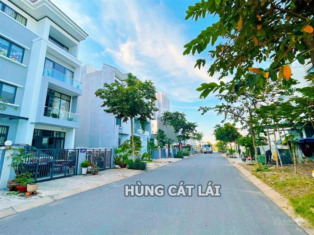 Bán nhà phố lavila 2 cát lái  dt 119m2  1 trệt 3 lầu  sân đậu 2 ô tô  nhà thô  giá 12,5 tỷ