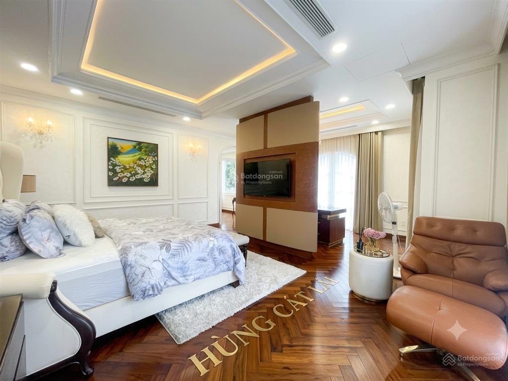 Bán biệt thự song lập sol villas cát lái  nội thất xa xỉ  dt 220m2  1 trệt 2 lầu áp mái  35 tỷ