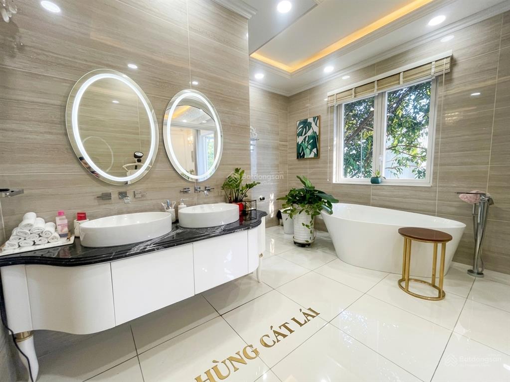 Bán biệt thự song lập sol villas cát lái  nội thất xa xỉ  dt 220m2  1 trệt 2 lầu áp mái  35 tỷ