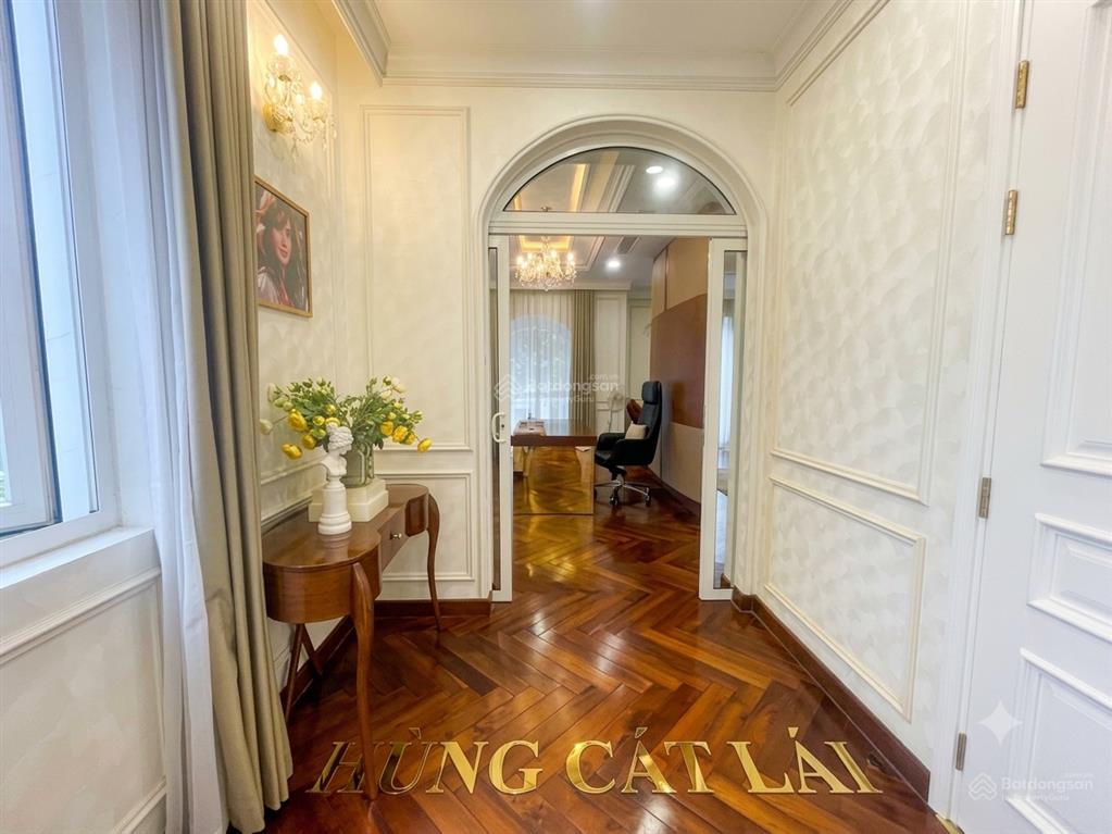 Bán biệt thự song lập sol villas cát lái  nội thất xa xỉ  dt 220m2  1 trệt 2 lầu áp mái  35 tỷ