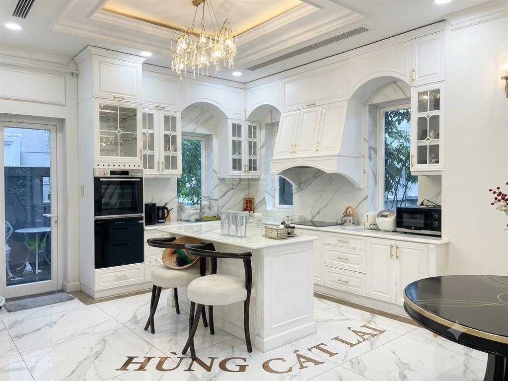 Bán biệt thự song lập sol villas cát lái  nội thất xa xỉ  dt 220m2  1 trệt 2 lầu áp mái  35 tỷ