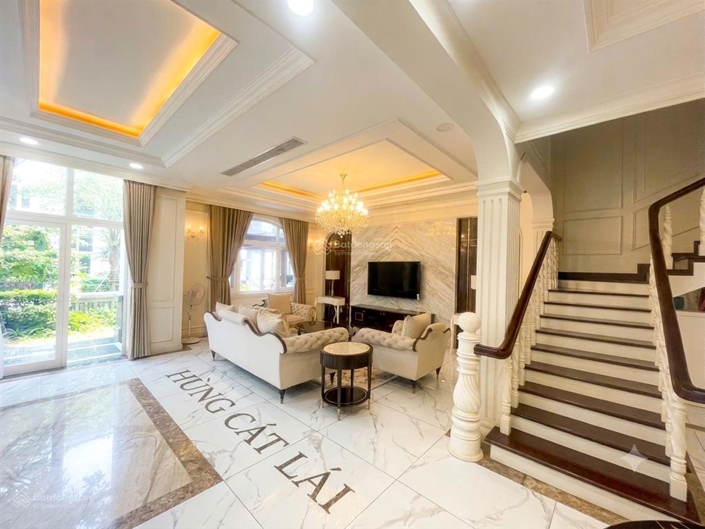 Bán biệt thự song lập sol villas cát lái  nội thất xa xỉ  dt 220m2  1 trệt 2 lầu áp mái  35 tỷ