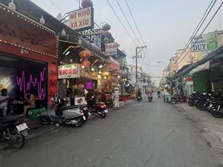 Bán nhà mặt tiền xóm chiếu 180m2 đất tiện xây chdv