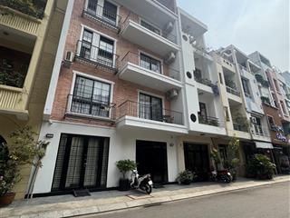 Nhà trục song hành hoàng diệu 12m có lề đường đậu đỗ thoải mái