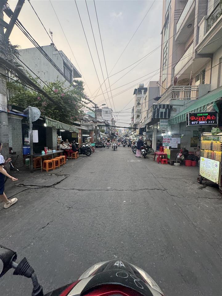 Mặt tiền xóm chiếu ngang 8m vuông vức