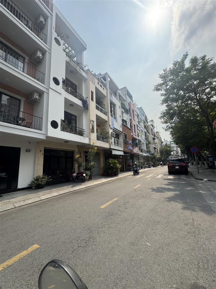 Bán nhà đường xe tải tránh 10m thông thương ngay công viên khánh hội