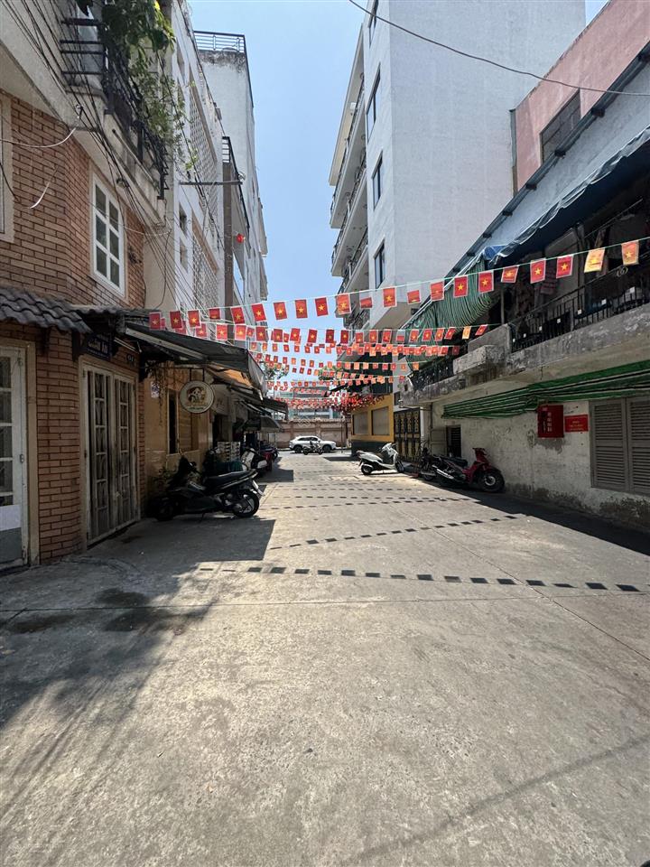 Hẻm xe hơi đỗ cửa khánh hội sát mặt tiền