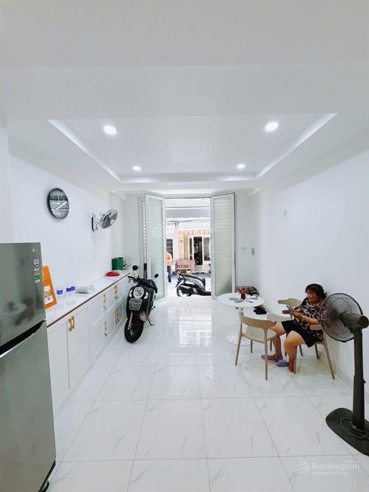Bán nhà 5 tầng mặt tiền vĩnh khánh giáp bến vân đồn
