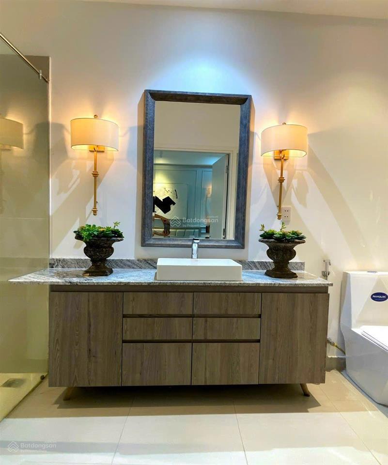 Bán toà chdv 7 tầng hẻm xe hơi bến vân đồn