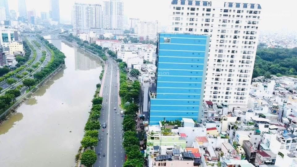 Bán nhà 5 tầng hẻm xe hơi đỗ cửa bến vân đồn
