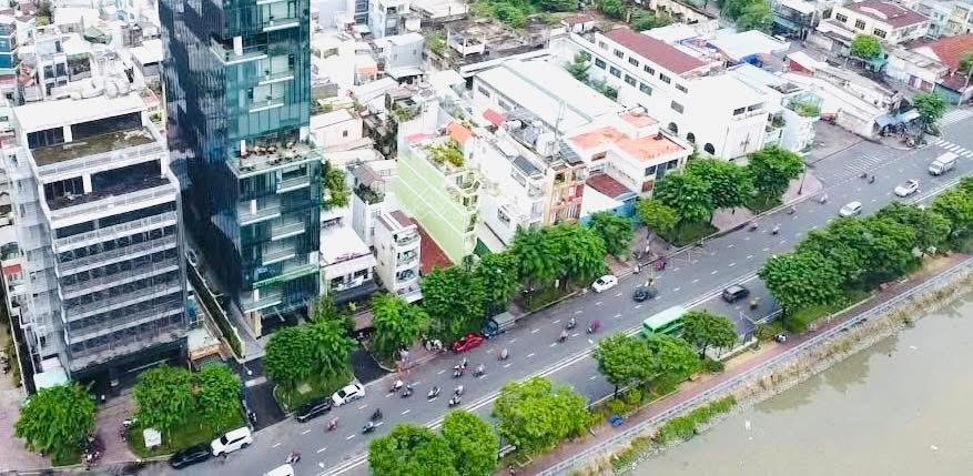 Bán nhà 5 tầng hẻm xe hơi đỗ cửa bến vân đồn
