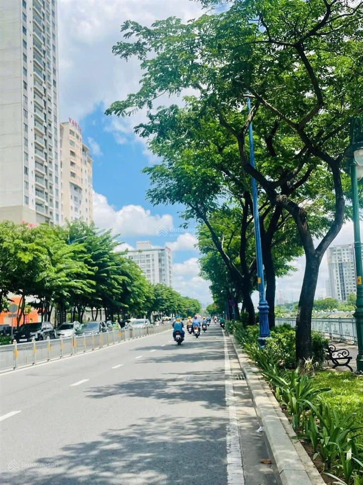 Bán nhà 5 tầng hẻm xe hơi đỗ cửa bến vân đồn