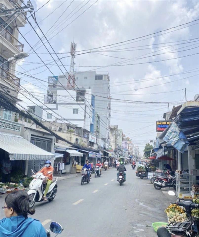 Bán gấp nhà mặt tiền tôn đản  ngang 4,7m vuông vức