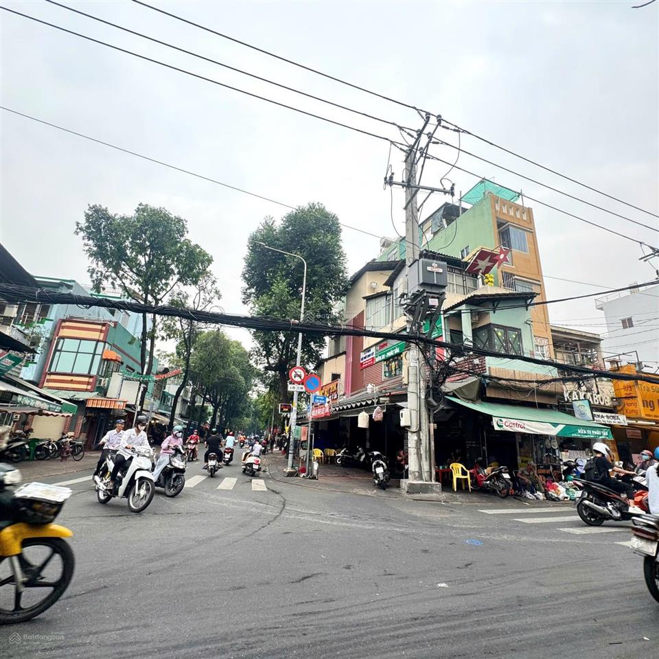Bán gấp nhà mặt tiền tôn đản  ngang 4,7m vuông vức