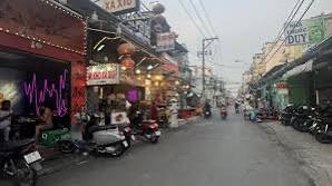 Bán nhà mặt tiền xóm chiếu ngang gần 7m kinh doanh đa ngành