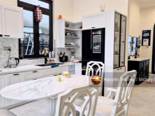 Villa siêu đẹp 100%, xây theo kiến trúc hiện đại tặng full nội thất, gần ngay tt thành phố