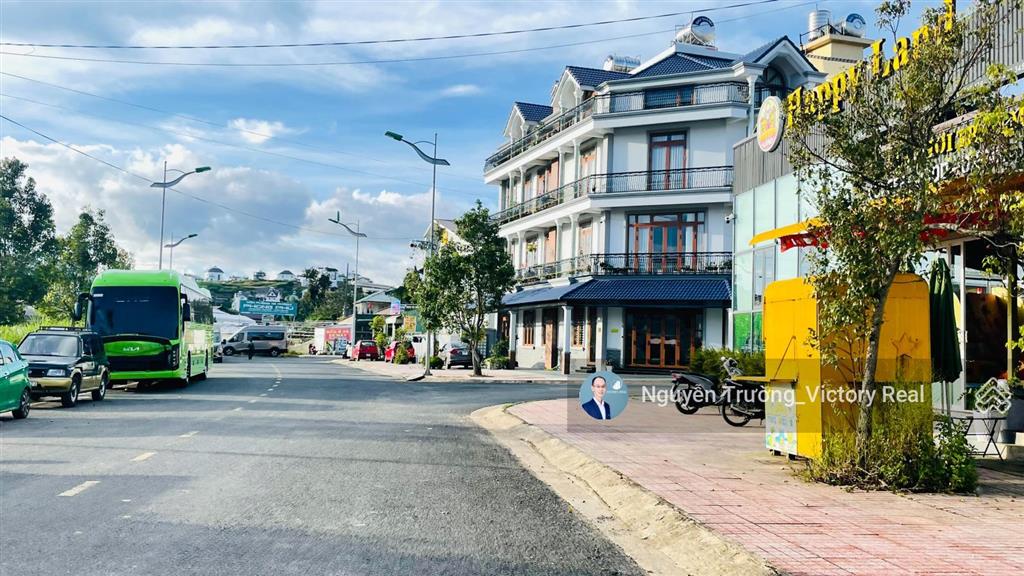 Nhà phố mới 99% mặt tiền, đường hoàng diệu, p.05, đà lạt 76.5m2, dt 4.5 x 17 mét, 1 trệt 2 lầu