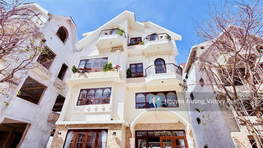 Mua biệt thự nghỉ dưỡng villas cao cấp  đường 10 mét, cảnh quan cây xanh  view 280 độ toàn cảnh