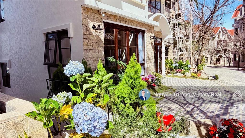 Mua biệt thự nghỉ dưỡng villas cao cấp  đường 10 mét, cảnh quan cây xanh  view 280 độ toàn cảnh