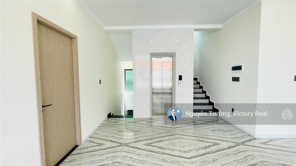 Mtkd đường hùng vương, đà lạt, dtsd 550m2, 2 hầm trệt 2 lầu áp mái có thang máy full nội thất