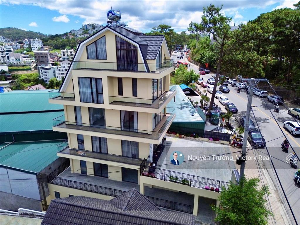 Mtkd đường hùng vương, đà lạt, dtsd 550m2, 2 hầm trệt 2 lầu áp mái có thang máy full nội thất