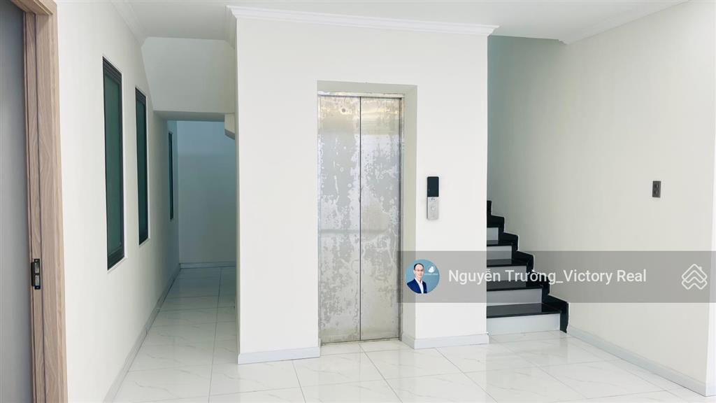 Mtkd đường hùng vương, đà lạt, dtsd 550m2, 2 hầm trệt 2 lầu áp mái có thang máy full nội thất