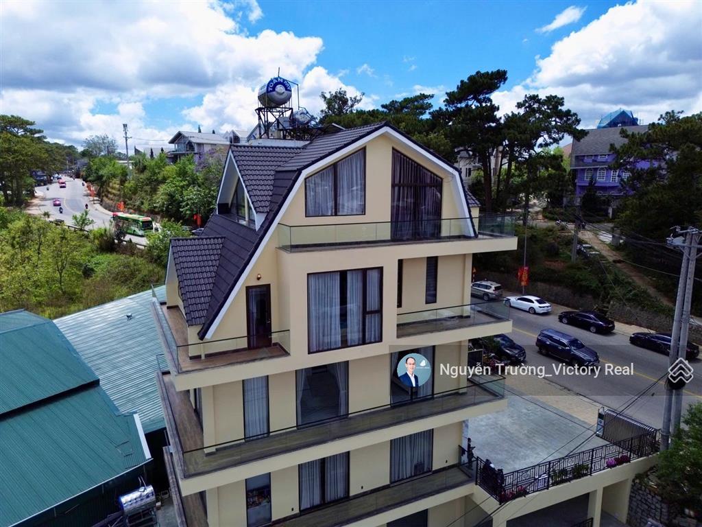 Mtkd đường hùng vương, đà lạt, dtsd 550m2, 2 hầm trệt 2 lầu áp mái có thang máy full nội thất