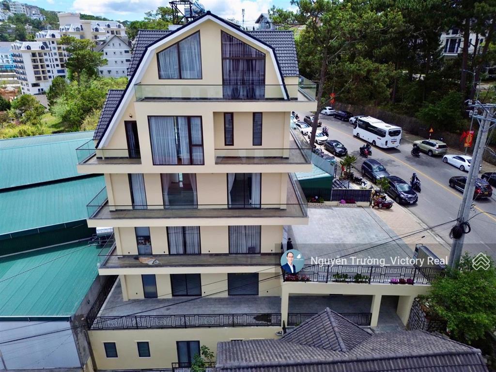 Mtkd đường hùng vương, đà lạt, dtsd 550m2, 2 hầm trệt 2 lầu áp mái có thang máy full nội thất