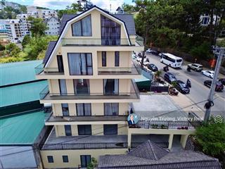 Mtkd đường hùng vương, đà lạt dtsd 550m2, 2 hầm trệt 2 lầu áp mái có thang máy full nội thất