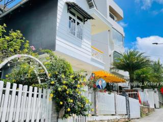 Bán mới vào ở ngày, dt lớn, đà lạt, 2 tầng lầu, 3 phòng ngủ giá chỉ hơn 6 tỷ, gần hồ xuân hương