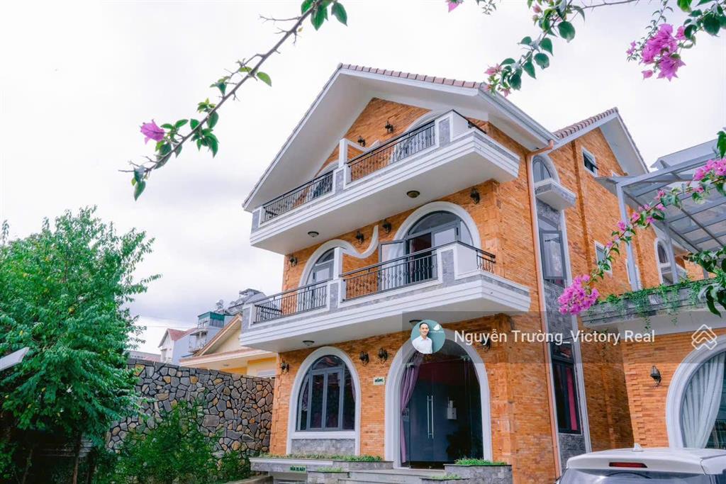 Cần bán villa nghỉ dưỡng hẻm xe hơi lớn đường 3 tháng 4, p.3, đà lạt cách hồ xuân hương 500 mét