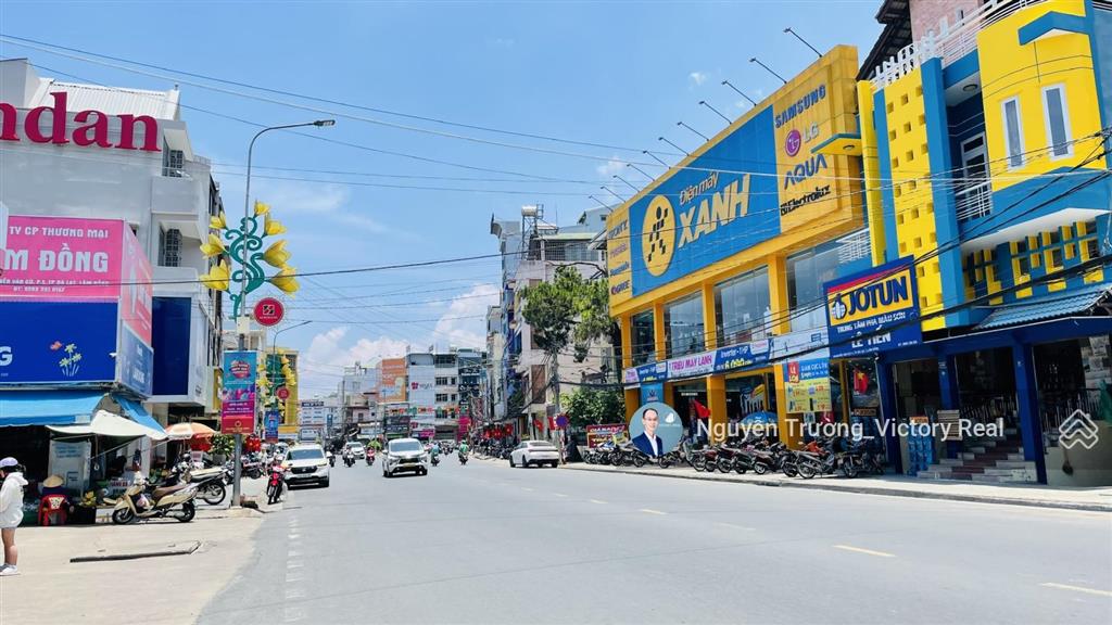 Cần bán nhà chỉ hơn 6 tỷ nhà phố mặt tiền đường phan đình phùng, cách hồ xuân hương 350 mét đi bộ