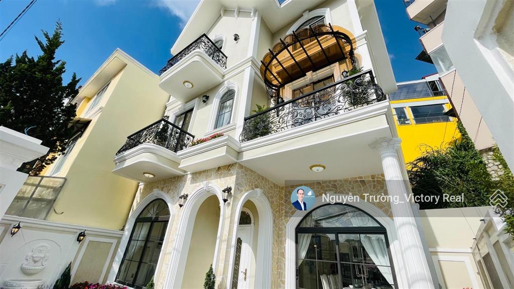 Chính chủ bán villa mặt tiền trung tâm đà lạt 4pn, 3 tầng, cách 1km hồ xuân hương