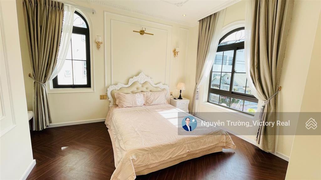 Chính chủ bán villa mặt tiền trung tâm đà lạt 4pn, 3 tầng, cách 1km hồ xuân hương