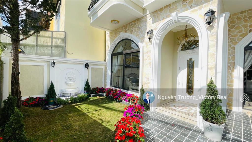 Chính chủ bán villa mặt tiền trung tâm đà lạt 4pn, 3 tầng, cách 1km hồ xuân hương