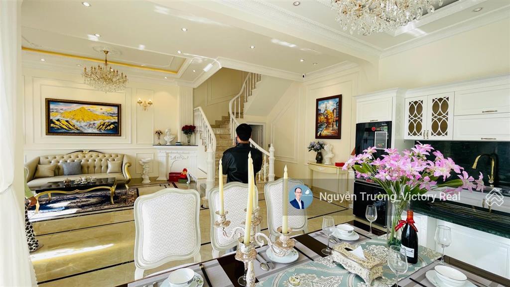 Chính chủ bán villa mặt tiền trung tâm đà lạt 4pn, 3 tầng, cách 1km hồ xuân hương