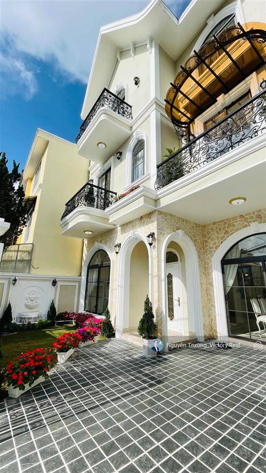 Chính chủ bán villa mặt tiền trung tâm đà lạt 4pn, 3 tầng, cách 1km hồ xuân hương