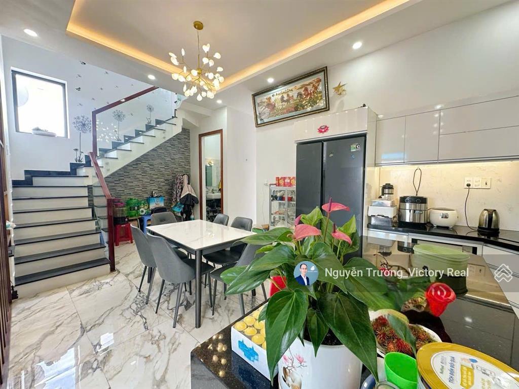 Chỉ 8.3 tỷ sở hữu villa mới đẹp vào ở ngay, 4pn, 4wc, dt 200m2, đà lạt, phù hợp gia đình ở hoặc kd