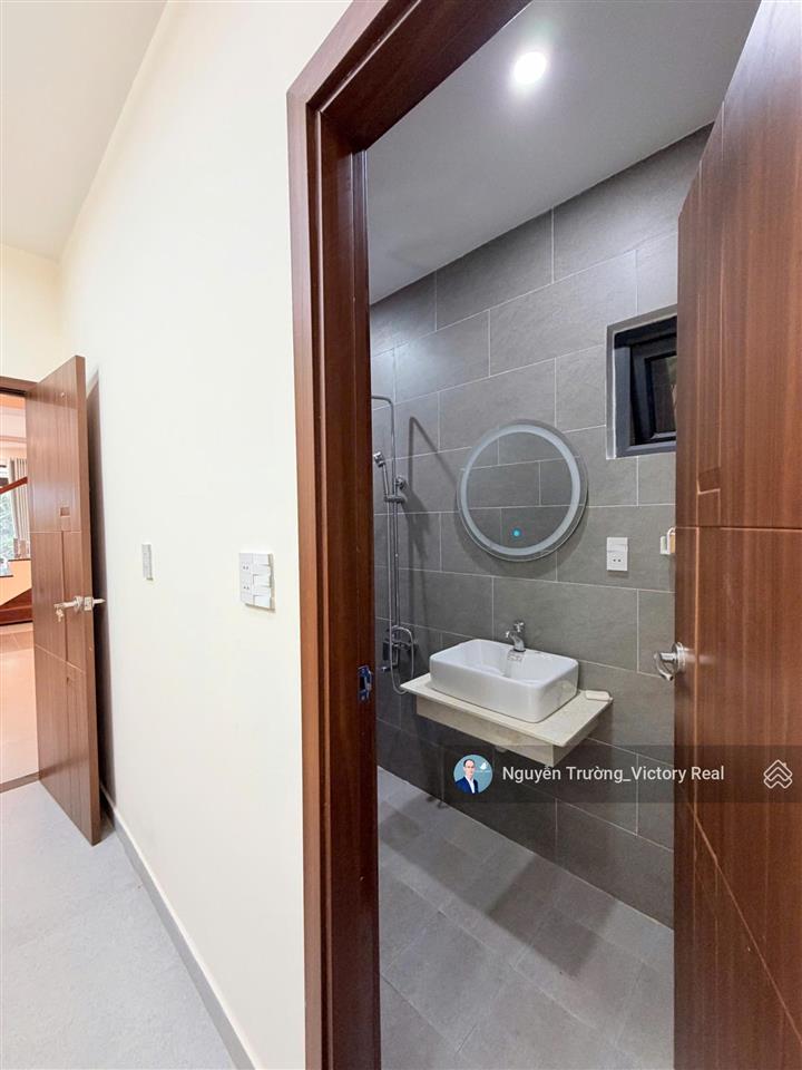 Bán nhà phố mới đẹp 99% hẻm xe hơi 7 chỗ, dt 100m2 (5m x 20m) 1 trệt 2 lầu giá chỉ 4,6 tỷ