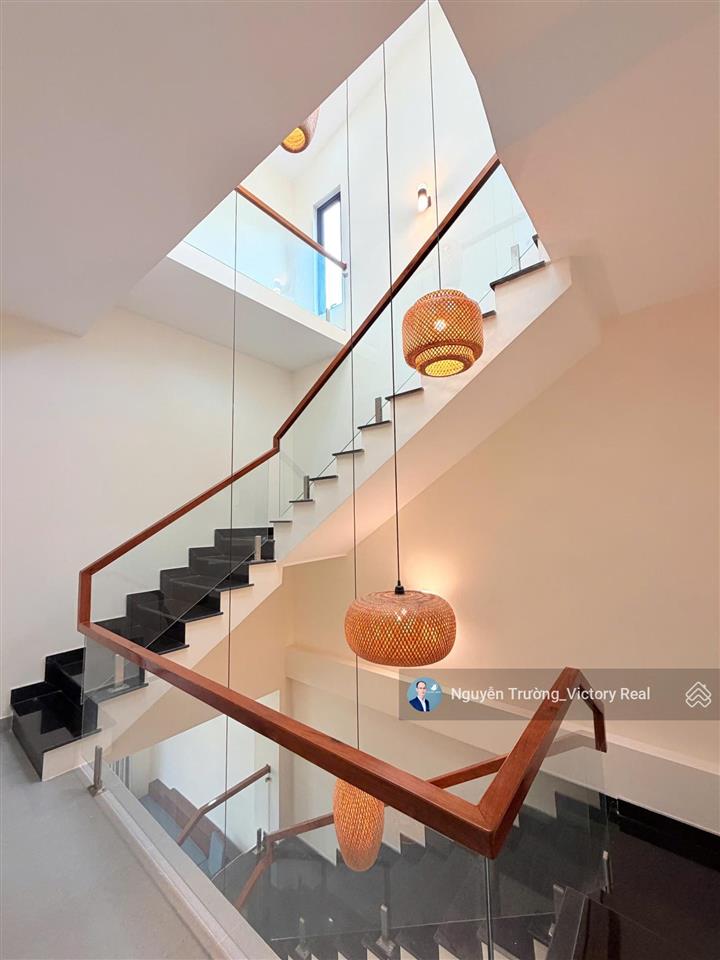 Bán nhà phố mới đẹp 99% hẻm xe hơi 7 chỗ, dt 100m2 (5m x 20m) 1 trệt 2 lầu giá chỉ 4,6 tỷ