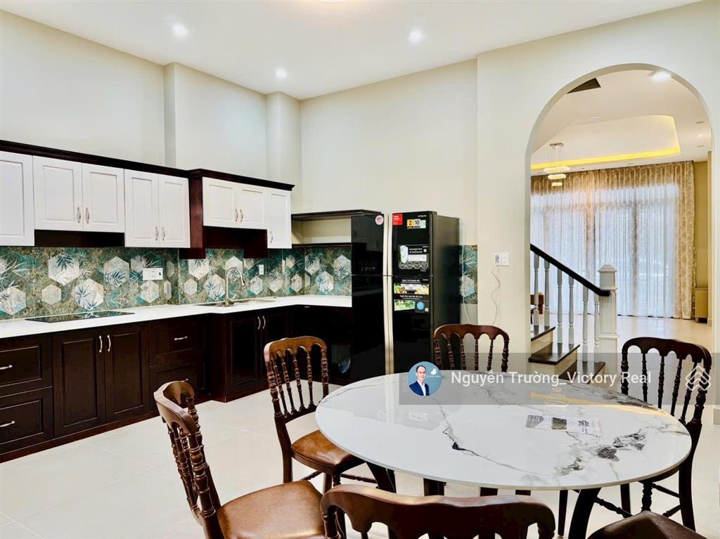 Bán nhà phố 2 mặt tiền, dt 7 x 16m, 3 tầng lầu đường yersin, đà lạt