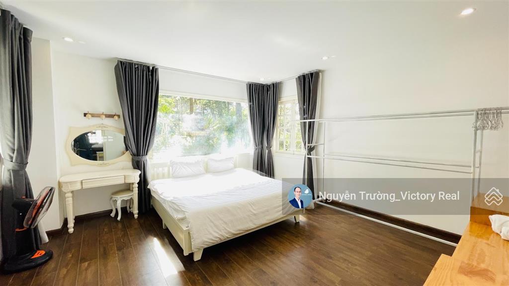Thuê villa hùng vương, đà lạt view thông dt 450m2, 5 phòng ngủ + khách + bếp + 6 wc + st
