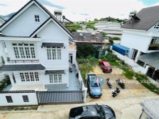 Villa trên đường hùng vương đà lạt diện tích 192m2, ngang 8, dài 23,9 mét 5 phòng ngủ, 4 wc, 3 oto