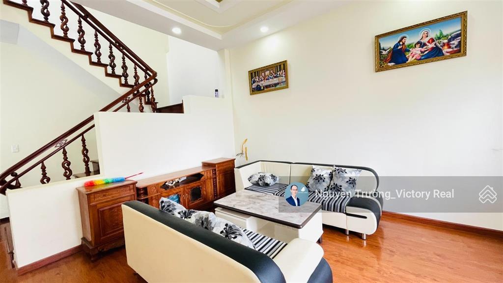 Villa trên đường hùng vương đà lạt diện tích 192m2, ngang 8, dài 23,9 mét 5 phòng ngủ, 4 wc, 3 oto