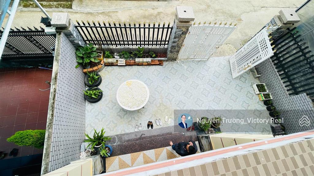 Villa trên đường hùng vương đà lạt diện tích 192m2, ngang 8, dài 23,9 mét 5 phòng ngủ, 4 wc, 3 oto
