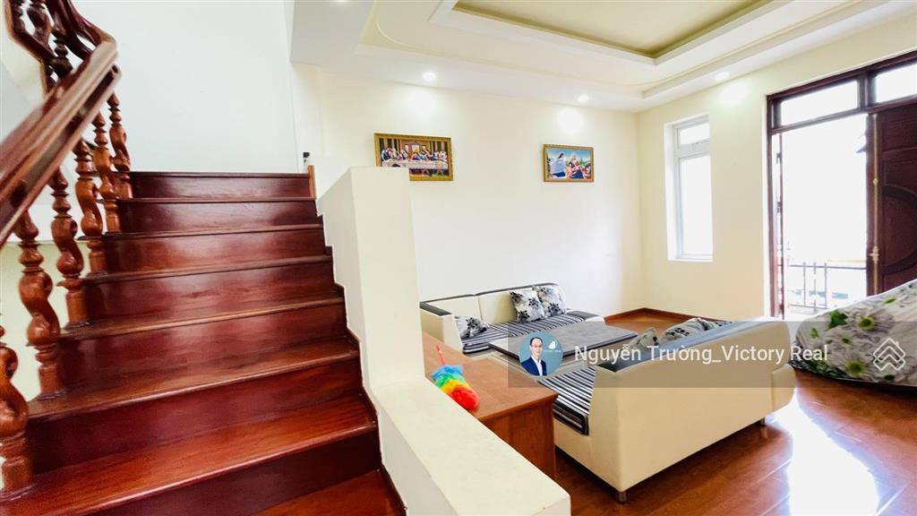 Villa trên đường hùng vương đà lạt diện tích 192m2, ngang 8, dài 23,9 mét 5 phòng ngủ, 4 wc, 3 oto