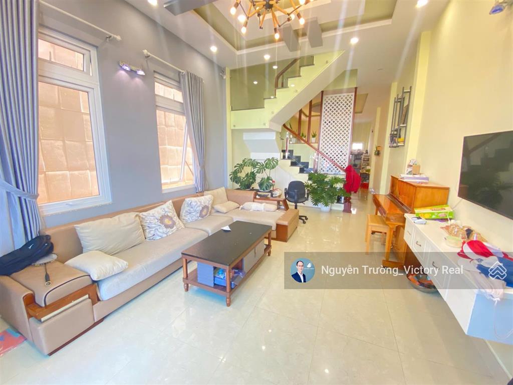 Bán khách sạn đường hoàng văn thụ, p.4, đà lạt nhà 2 mặt tiền thoáng đãng