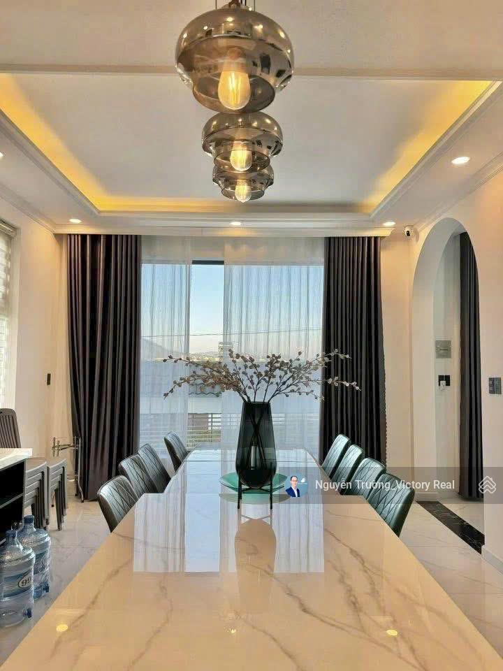 Chủ nhà cần bán gấp villa đẹp, 2 mặt tiền vạn hạnh gửi hh 1% sổ hồng riêng, cách hồ xuân hương 2km